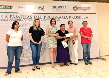 Entregan apoyos a beneficiarios de Prospera