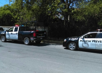 Corren a policía por rata