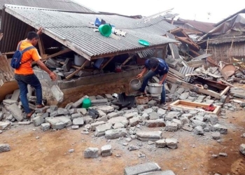Indonesia en alerta por amenaza de tsunami tras fuerte sismo