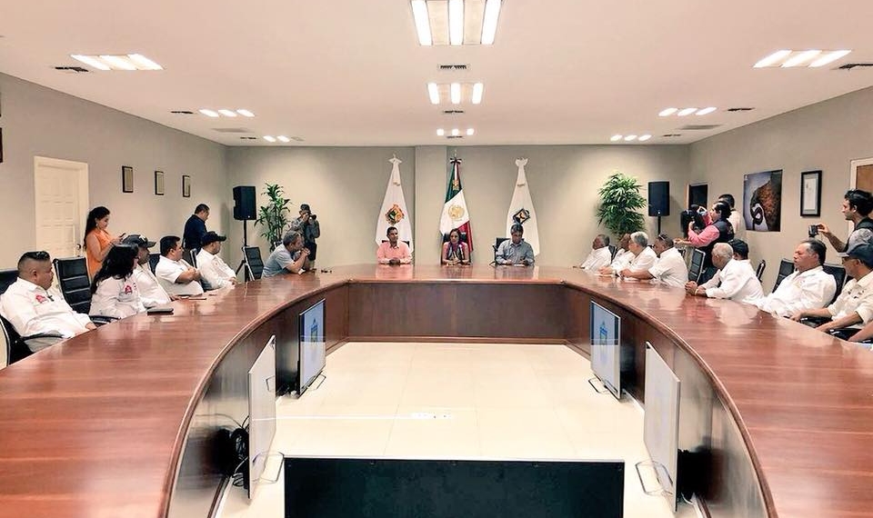 Chóferes de taxi piden concesiones