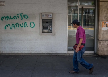 Venezolanos amanecen con menos ceros en sus cuentas y un país colapsado