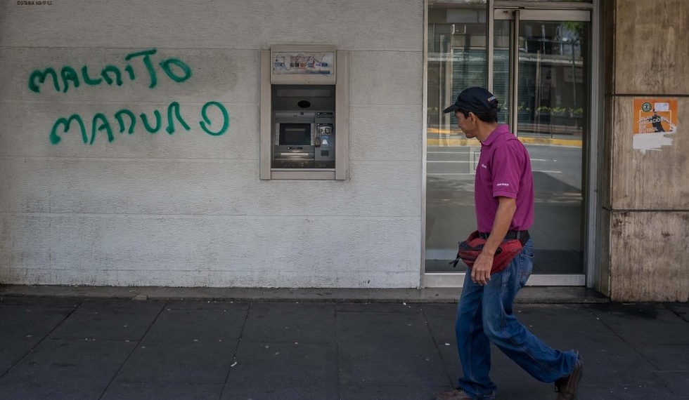 Venezolanos amanecen con menos ceros en sus cuentas y un país colapsado