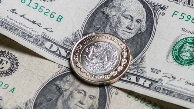 Cierra el peso con ganancias pese a ‘feroz lucha’ de TLCAN