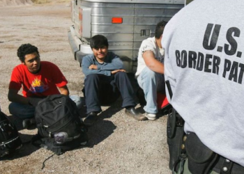 EU planea destinar recursos a México para deportar inmigrantes: NY Times