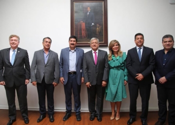 Pide Riquelme a AMLO incluír a Cinco Manantiales en la franja fronteriza