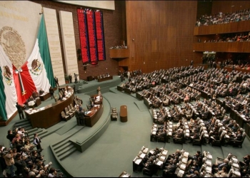 Chocan las tres principales fuerzas en el Congreso por sexto informe