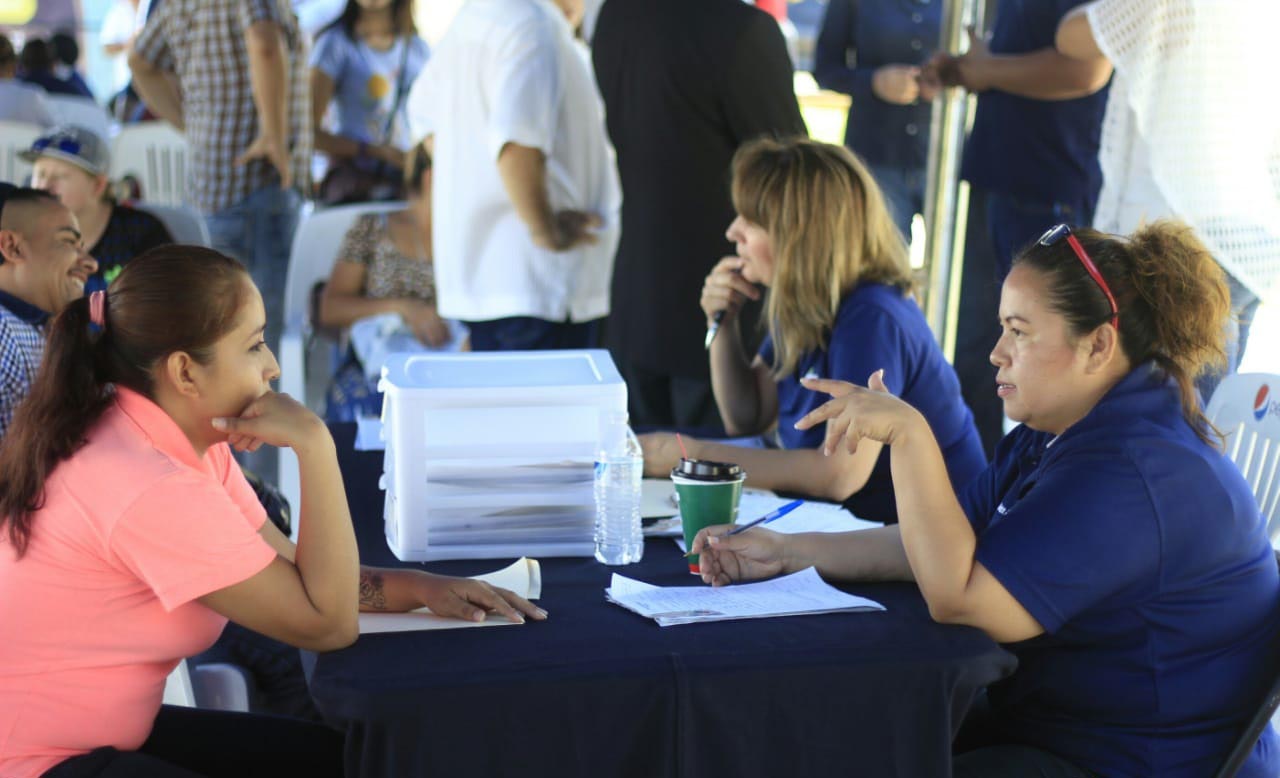 Ofertan más de 500 vacantes en Feria del Empleo
