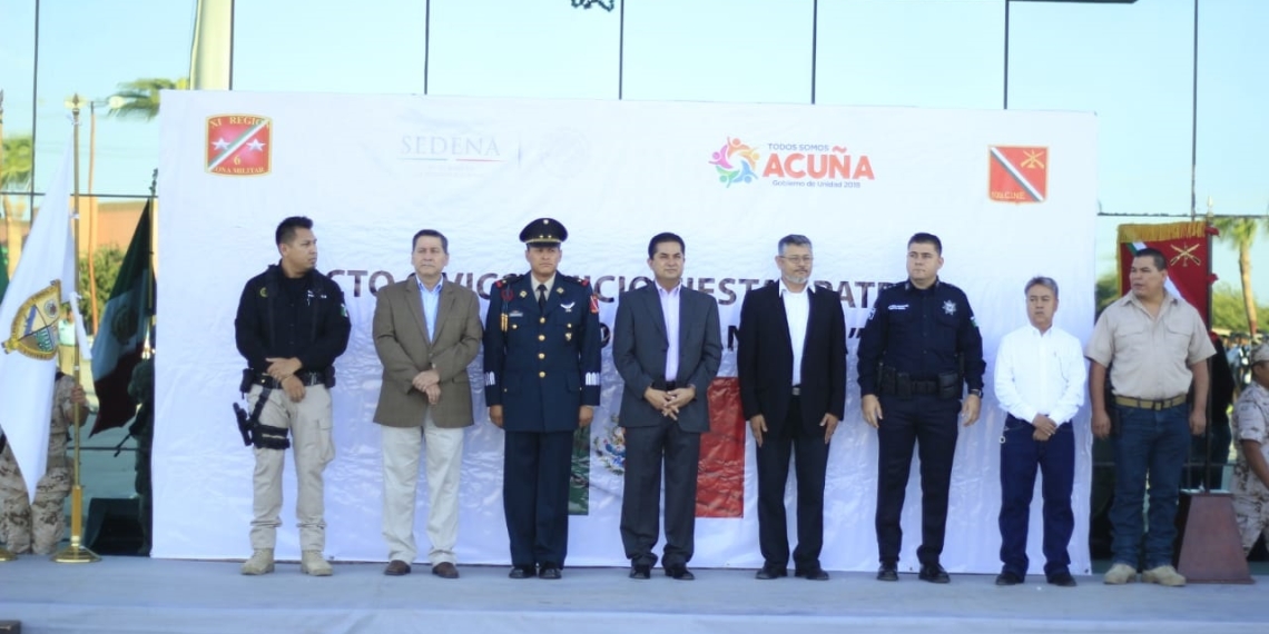 Inician festejos del mes patrio con el izamiento a la bandera