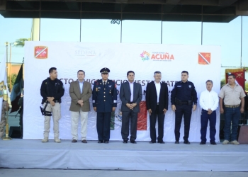 Inician festejos del mes patrio con el izamiento a la bandera