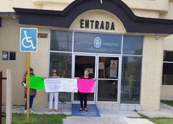 Protestan Trabajadores de la Educación de Coahuila por la aprobación de las reformas a la ley del servicio médico