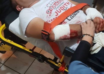 Investigan agresión a balazos a joven