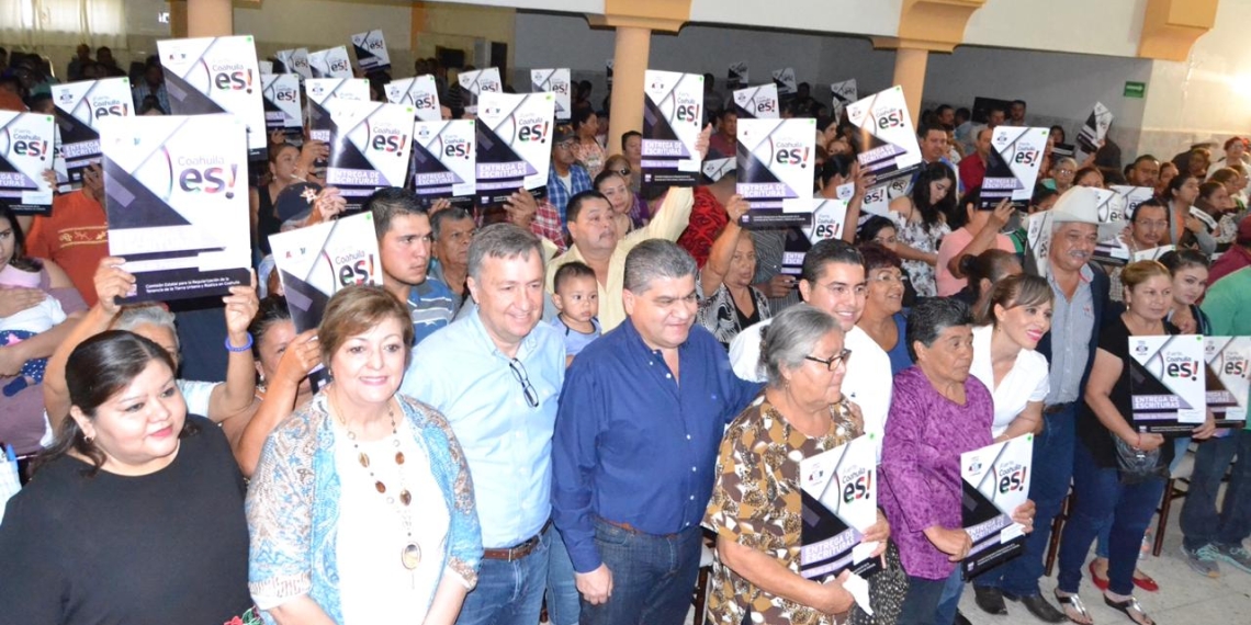 Entrega MARS 528 escrituras a familias de la región carbonífera