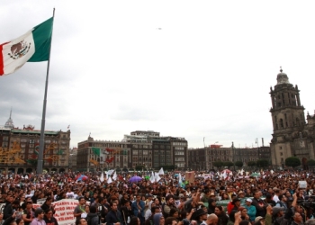 Marchan 45 mil para conmemorar 50 años del 2 de octubre