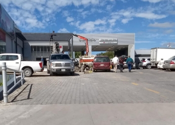 Por exceso de velocidad vuelca unidad en la colonia Burócratas