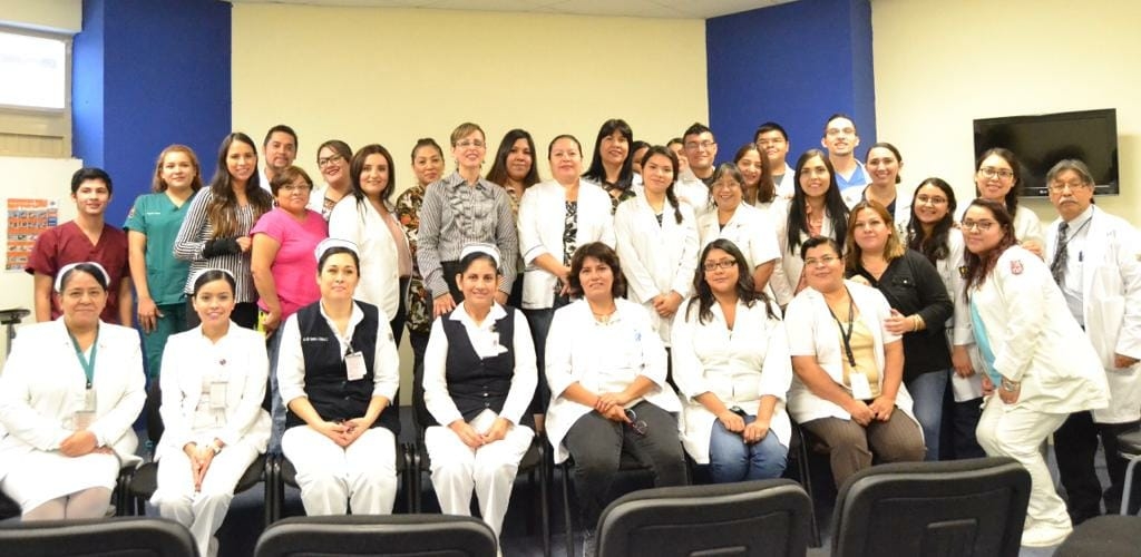 Imparten conferencia a personal de salud “Fortalecimiento del Alma”