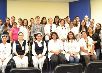 Imparten conferencia a personal de salud “Fortalecimiento del Alma”