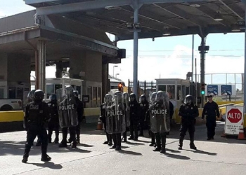 Llegan tropas con equipo antimotines al puente de Brownsville