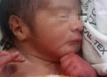 Encuentran a recién nacido en una caja de madera