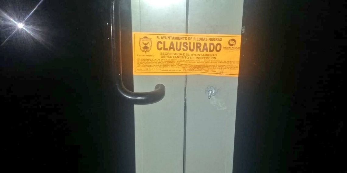 Deja sin luz Villa de Fuente al chocar contra poste