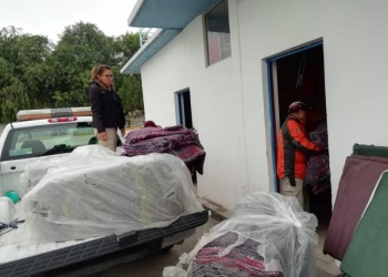 Protección Civil de Saltillo entrega cobijas a albergues