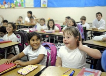 Por decreto, personas que viven con discapacidad serán incluidos en planteles educativos