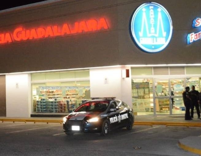 Sustrae efectivo de caja registradora y es detenido