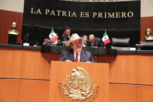 Guadiana presenta iniciativa que evite la reelección de funcionarios
