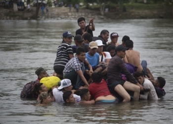 Mitad de caravana de hondureños regresan a su país