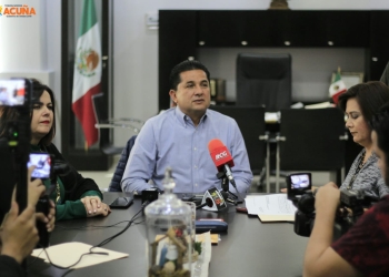 Entregan presea “Manuel Acuña” al Mérito Ciudadano a historiador