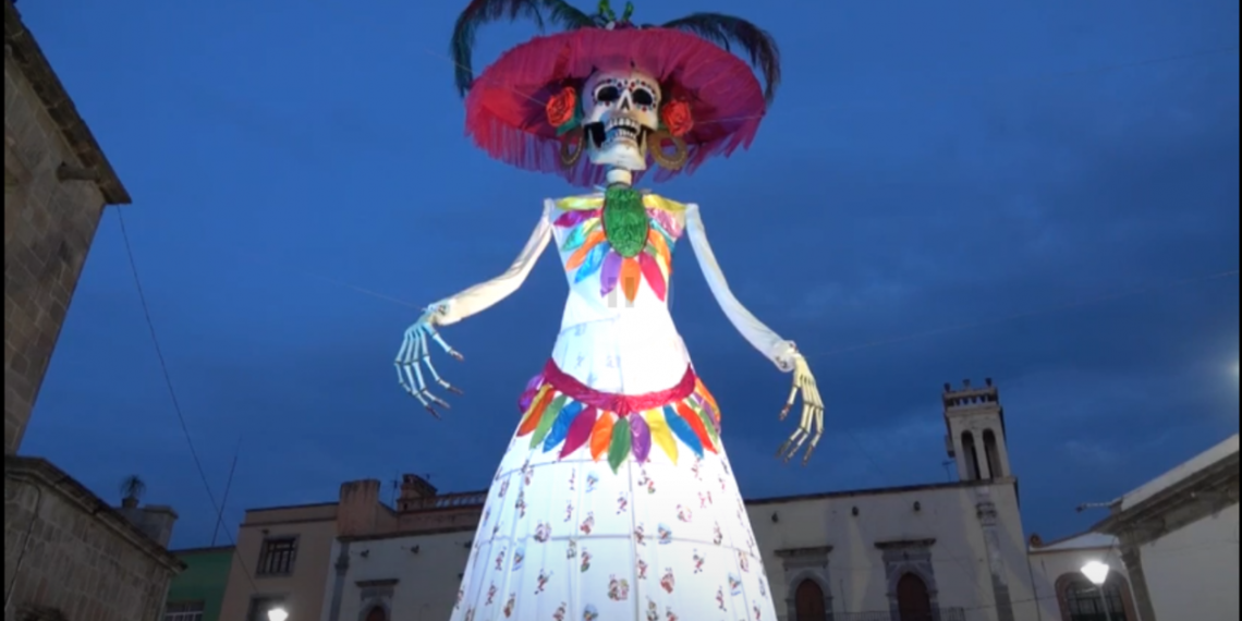 México recibe récord Guinness por la catrina más alta del mundo