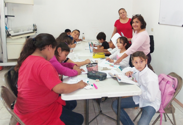 Hijos de madres trabajadoras reciben apoyo y tutorías