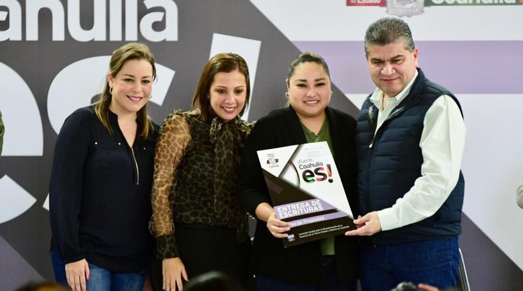 Entrega gobierno del estado 236 escrituras a familias nigropetenses