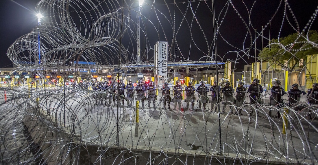 Colocan alambradas a lo largo de la frontera con Estados Unidos