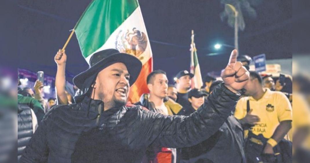 Tijuanenses se enfrentan a los migrantes