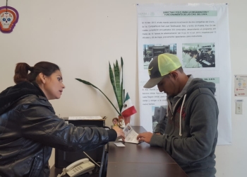 Entregan la Media Cartilla a jóvenes que fueron sorteados