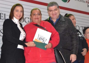 Entregan apoyos de diferentes programas sociales