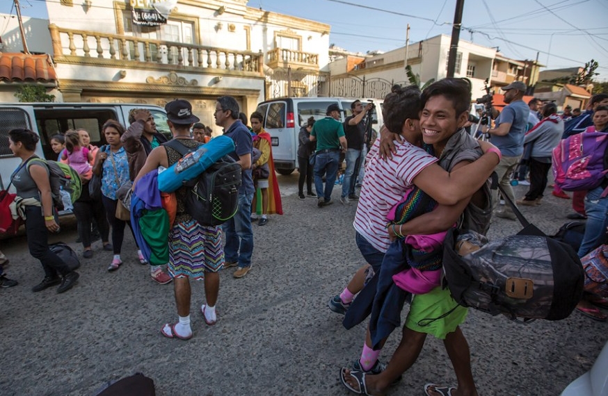 Tijuana recibe los primeros 357 migrantes de caravana Hondureña