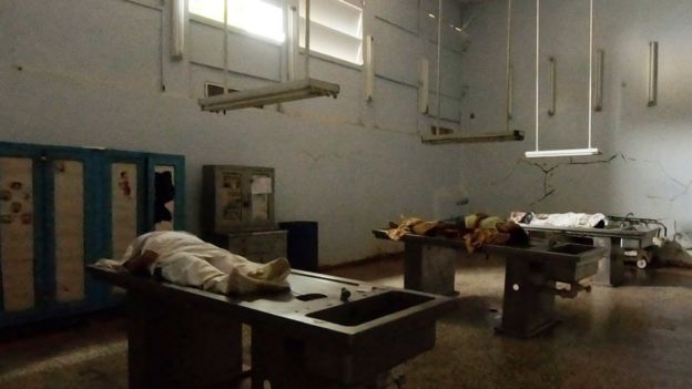 Olor a muerte vieja se clava en la garganta