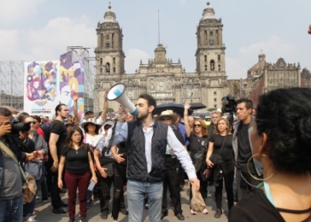 Al grito de México, termina marcha a favor de aeropuerto en Texcoco