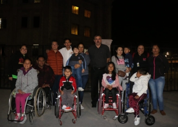 Seis menores discapacitados viajan a la Ciudad de México y reciben “Sillas Activas”