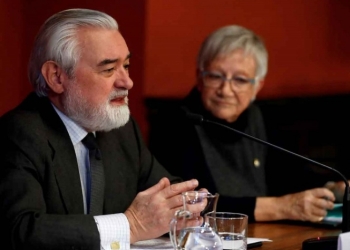 Meme y selfi ingresan a la Real Academi