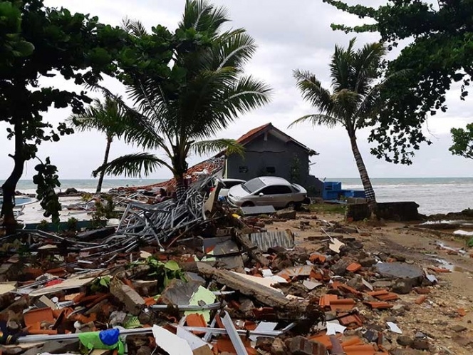 Van 222 muertos en Indonesia tras tsunami