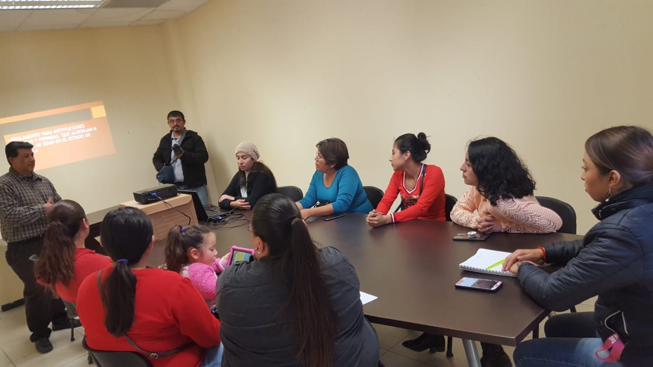 Capacitan a personal de estancias infantiles