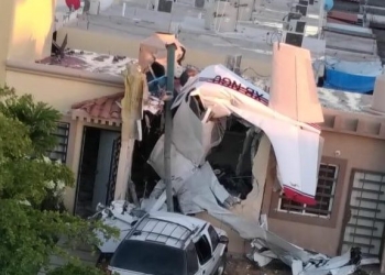 Cae avioneta sobre vivienda en fraccionamiento de Culiacán