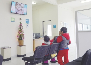 Envían al hospital a niña por bullying