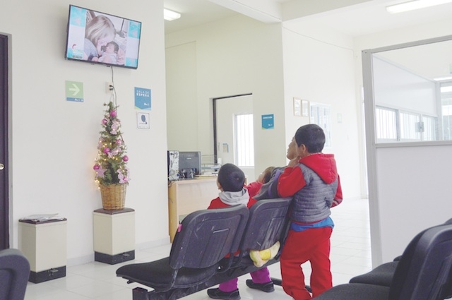 Envían al hospital a niña por bullying