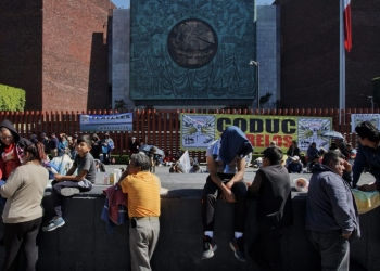 Manifestantes bloquearon salidas del Congreso