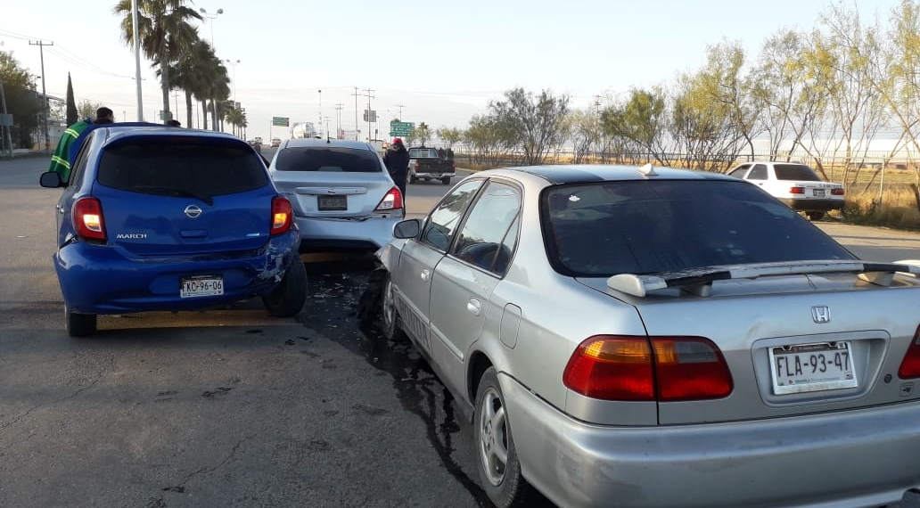 Se estrella contra varios vehículos