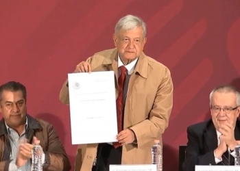 Firma decreto de la reducción del IVA en la Franja Fronteriza