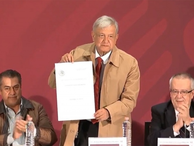 Firma decreto de la reducción del IVA en la Franja Fronteriza